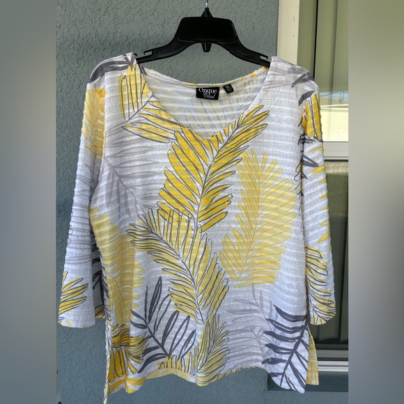 Onque Casuals Tops - Onque Casual V-neck 3/4 Sleeves Popover Stretchy Top Size XL